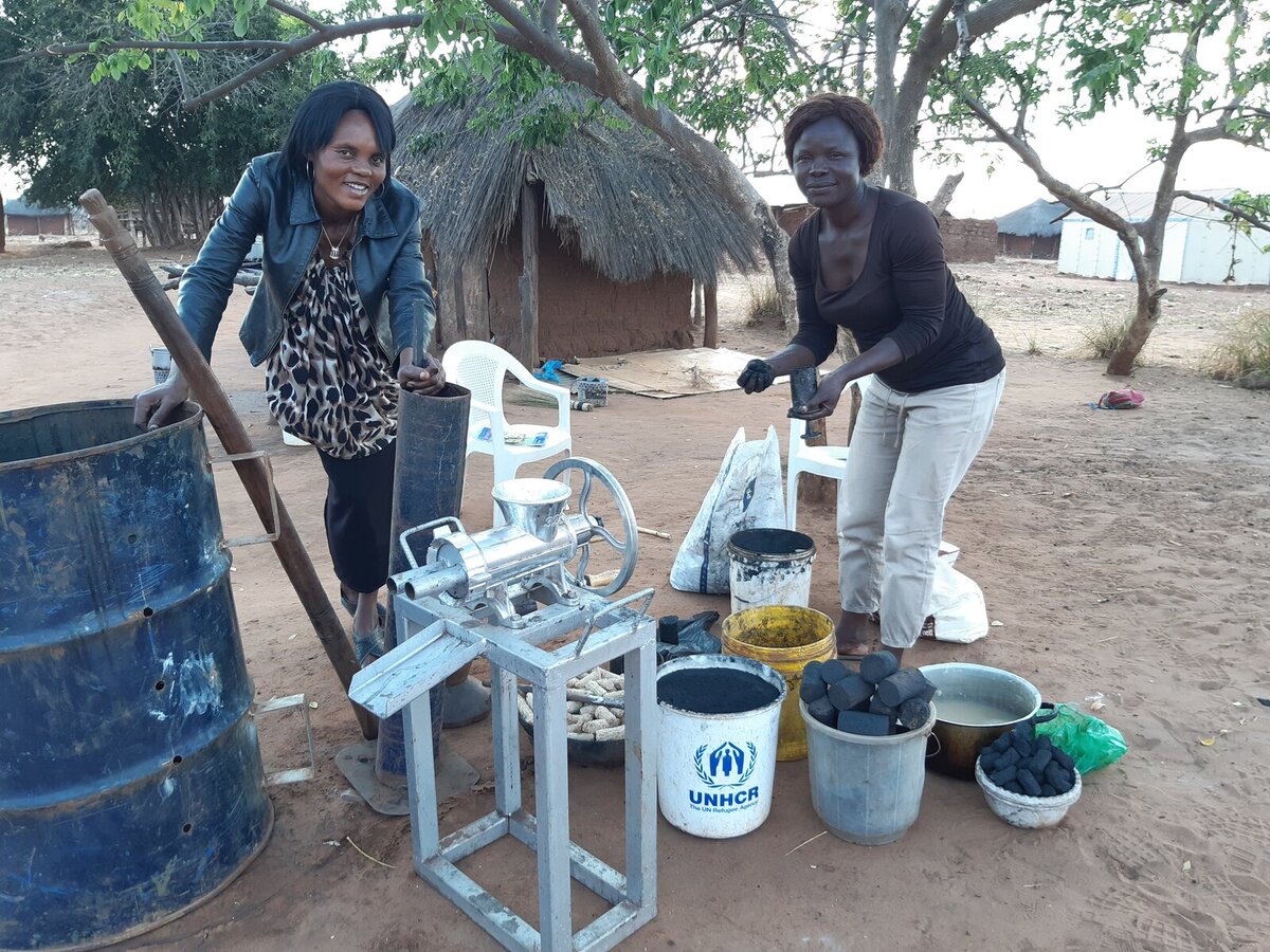 Sophie and Elizabeth demonstrating how to make green charcoal Sophie and Elizabeth demonstrating how to make green charcoal