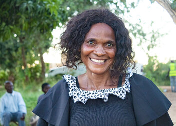 Edith from Zambia forms 14 savings groups and empowers over 100 people in her village thanks to Caritas Czech Republic 